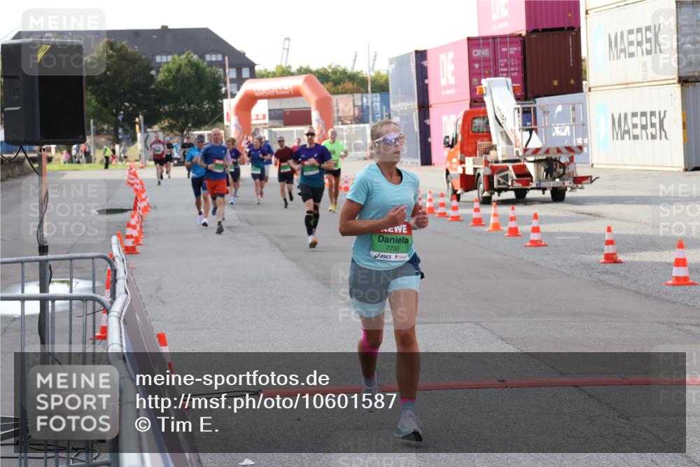 03.10.2026 - Köhlbrandbrückenlauf Tim E. http://msf.ph/oto/10601587 03.10.2026 16:08:24 Ziel 7307, 7700, 8267, 8353, 8524, 8525, 8635, 9796, 9800 meine-sportfotos.de