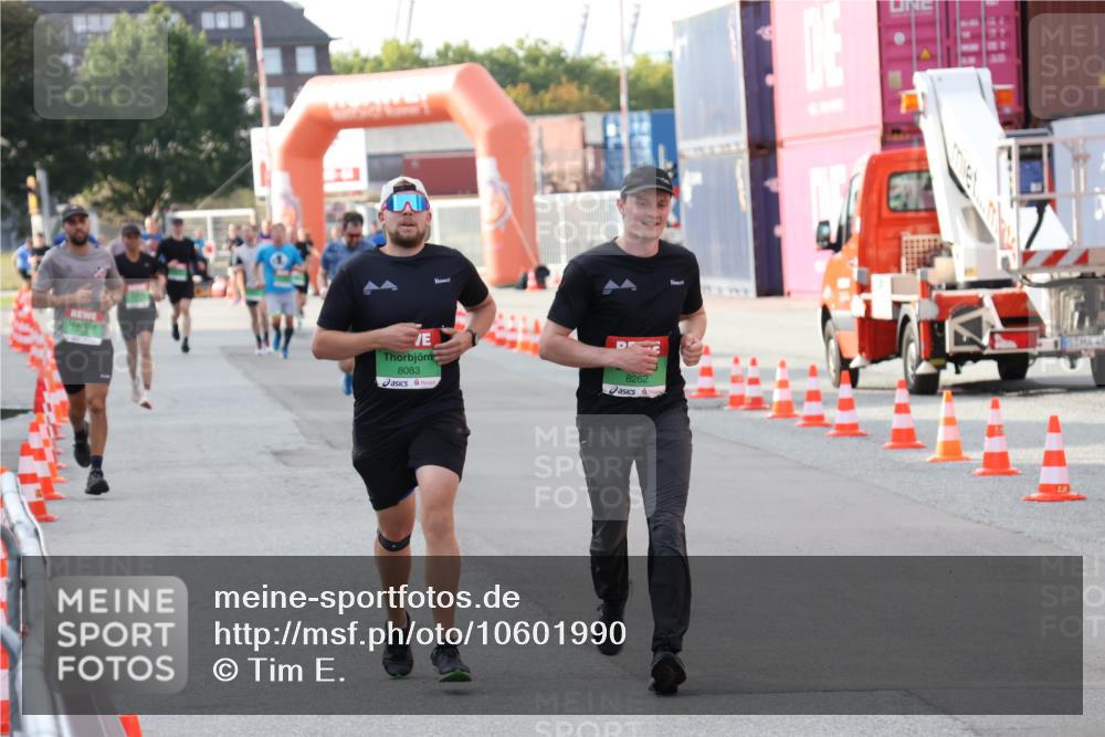 03.10.2026 - Köhlbrandbrückenlauf Tim E. http://msf.ph/oto/10601990 03.10.2026 16:08:51 Ziel 7322, 7910, 8083, 8157, 8262, 8624, 9159 meine-sportfotos.de