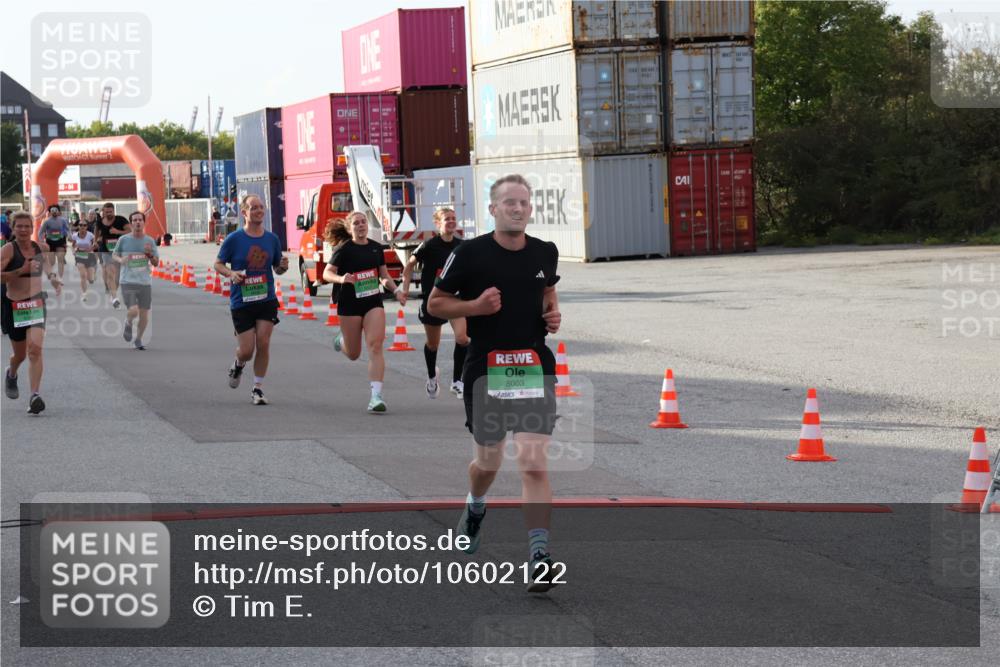 03.10.2026 - Köhlbrandbrückenlauf Tim E. http://msf.ph/oto/10602122 03.10.2026 16:09:14 Ziel 7308, 7840, 7841, 8003, 8268, 8513, 8550, 8618, 8649, 8714, 8827, 8868, 8962, 9169 meine-sportfotos.de