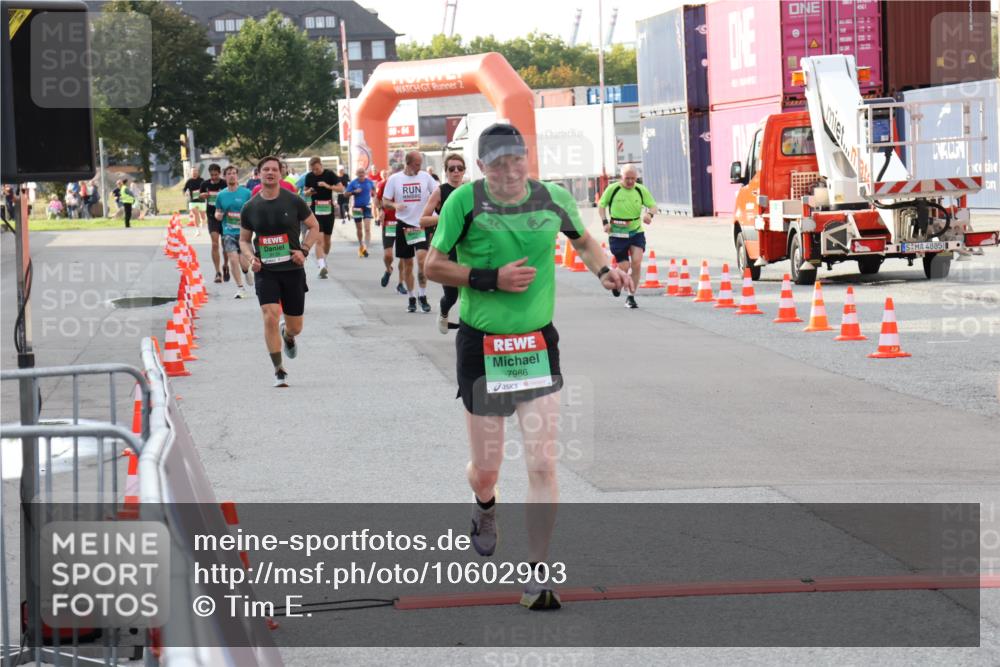 03.10.2026 - Köhlbrandbrückenlauf Tim E. http://msf.ph/oto/10602903 03.10.2026 16:10:01 Ziel 7038, 7586, 7986, 8338, 8477, 8515, 8906, 8921, 9018, 9052, 9135 meine-sportfotos.de