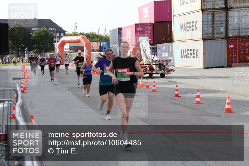 03.10.2026 - Köhlbrandbrückenlauf Tim E. http://msf.ph/oto/10604485 03.10.2026 16:11:39 Ziel 7176, 7303, 7972, 7975, 8331, 8421, 8422, 8538, 8680, 9755 meine-sportfotos.de