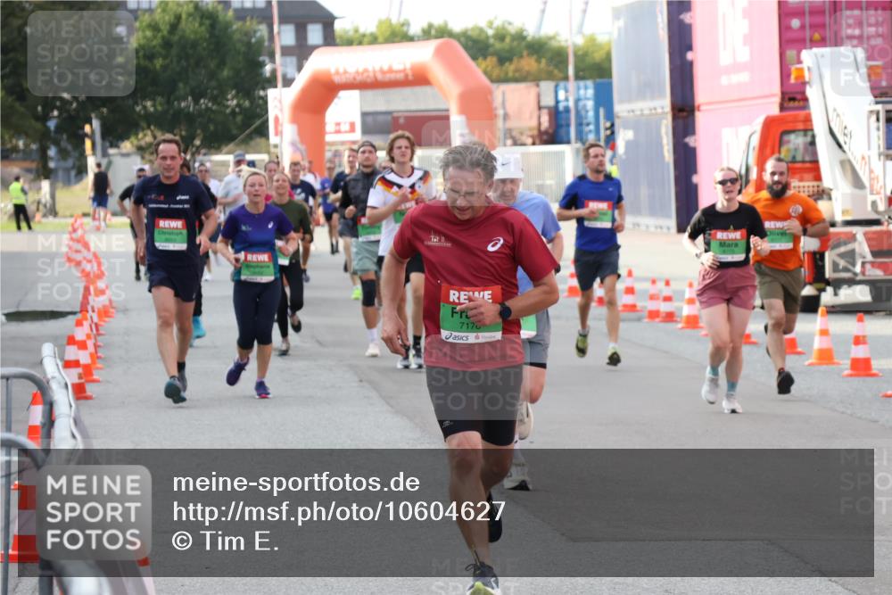 03.10.2026 - Köhlbrandbrückenlauf Tim E. http://msf.ph/oto/10604627 03.10.2026 16:11:48 Ziel 7176, 7267, 7268, 7975, 8421, 8422, 8538, 8601, 8631, 8652, 8653, 8773, 8777, 8859, 8864, 9013, 9136, 9281 meine-sportfotos.de