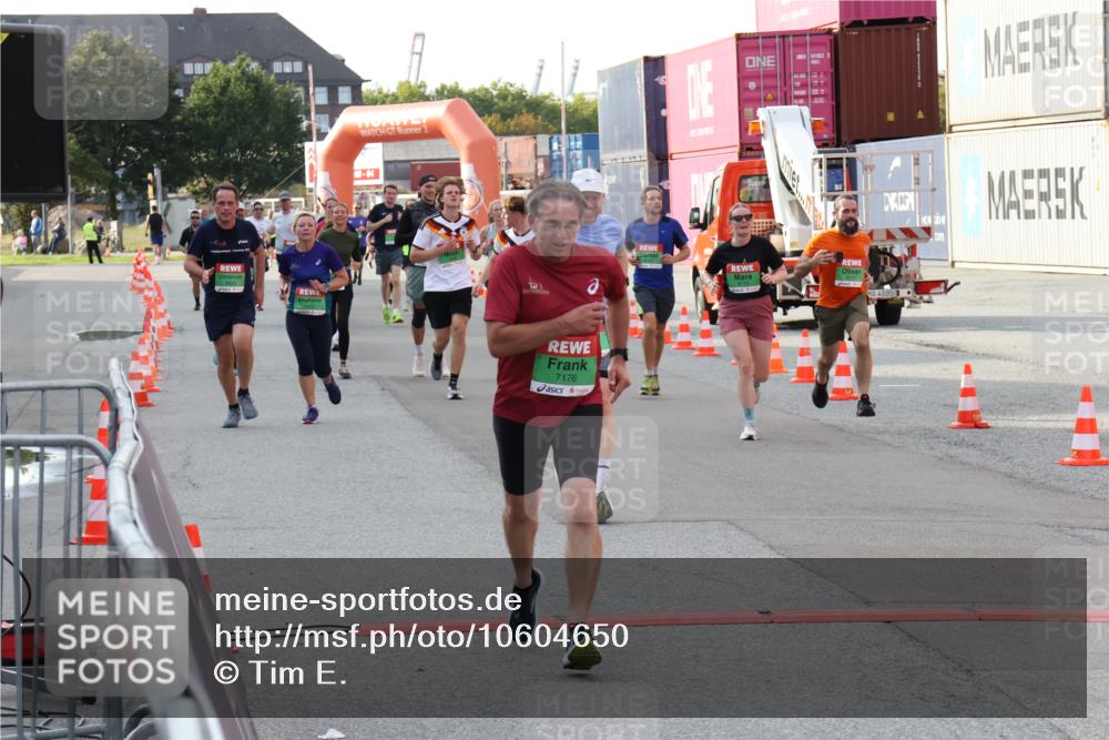 03.10.2026 - Köhlbrandbrückenlauf Tim E. http://msf.ph/oto/10604650 03.10.2026 16:11:49 Ziel 7176, 7267, 7268, 7975, 8421, 8422, 8538, 8601, 8631, 8652, 8653, 8773, 8777, 8859, 8864, 9013, 9136, 9281 meine-sportfotos.de