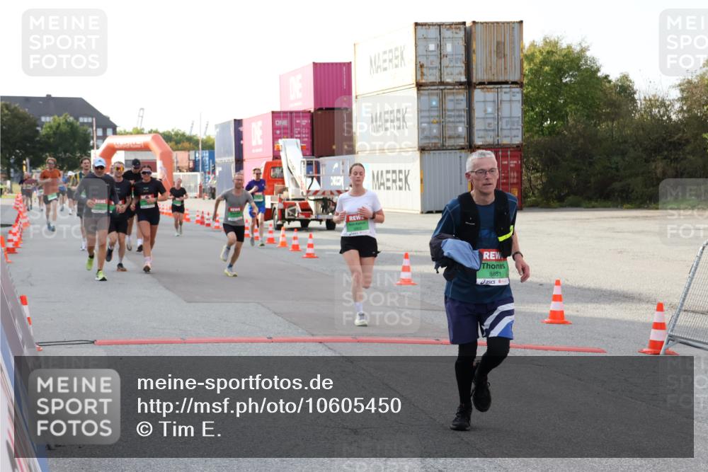 03.10.2026 - Köhlbrandbrückenlauf Tim E. http://msf.ph/oto/10605450 03.10.2026 16:12:34 Ziel 7666, 7767, 7855, 8315, 8651, 8772, 8802, 8969, 9036, 9692, 9715, 9744 meine-sportfotos.de
