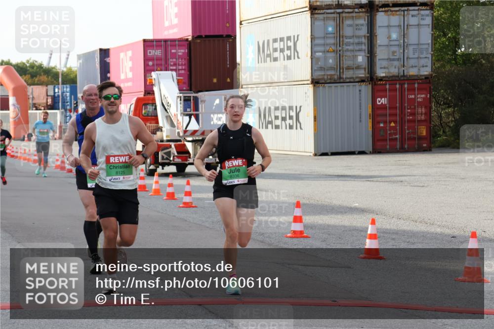 03.10.2026 - Köhlbrandbrückenlauf Tim E. http://msf.ph/oto/10606101 03.10.2026 16:13:08 Ziel 7223, 7429, 7637, 8125, 8332, 8336, 8427, 8458 meine-sportfotos.de