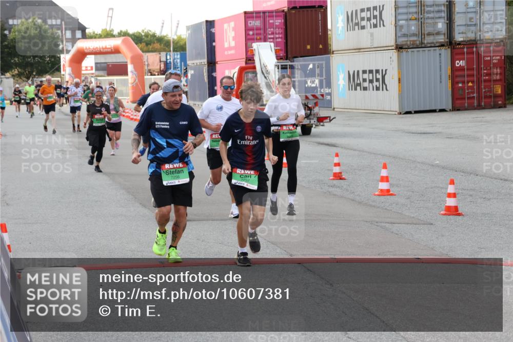 03.10.2026 - Köhlbrandbrückenlauf Tim E. http://msf.ph/oto/10607381 03.10.2026 16:14:22 Ziel 7055, 7100, 7101, 7102, 7256, 7257, 8180, 8206, 8402, 8528, 8529, 9319 meine-sportfotos.de