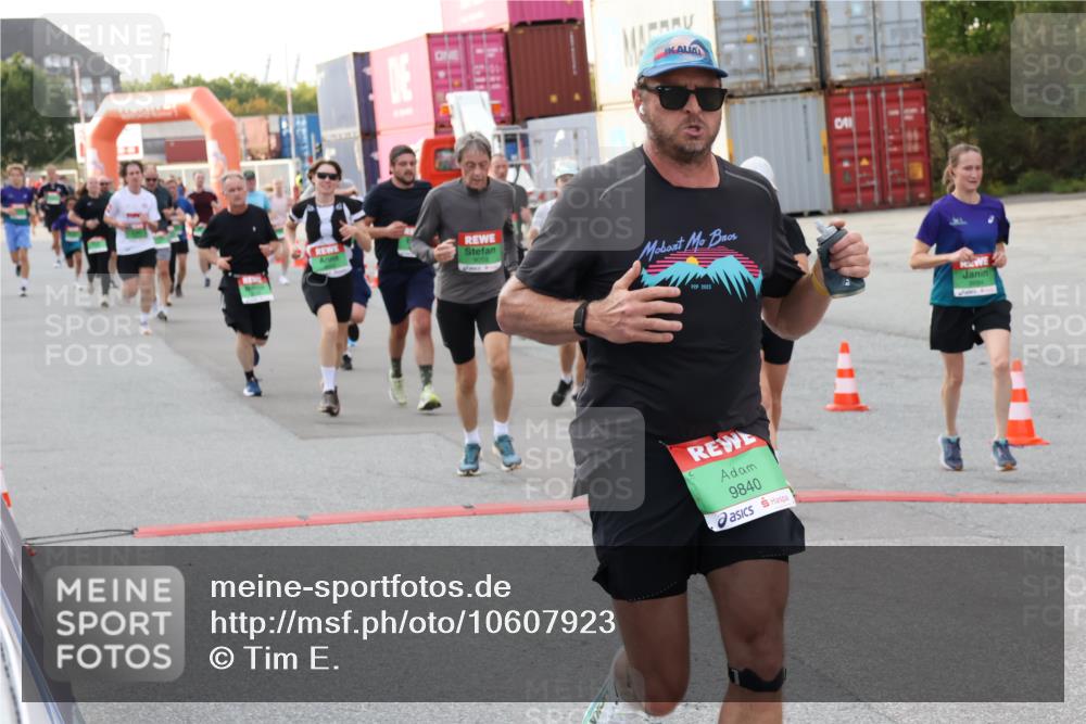 03.10.2026 - Köhlbrandbrückenlauf Tim E. http://msf.ph/oto/10607923 03.10.2026 16:14:46 Ziel 7643, 7848, 7849, 7952, 8295, 8420, 8453, 8482, 8608, 8656, 8657, 8684, 8743, 8774, 8779, 8848, 8871, 8913, 8942, 9023, 9058, 9066, 9097, 9488, 9769, 9805, 9840 meine-sportfotos.de