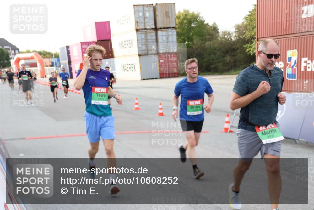 03.10.2026 - Köhlbrandbrückenlauf Tim E. http://msf.ph/oto/10608252 03.10.2026 16:14:57 Ziel 7848, 7849, 8482, 8608, 8615, 8619, 8774, 8779, 8848, 8913, 9023, 9066, 9097, 9123, 9488, 9823 meine-sportfotos.de