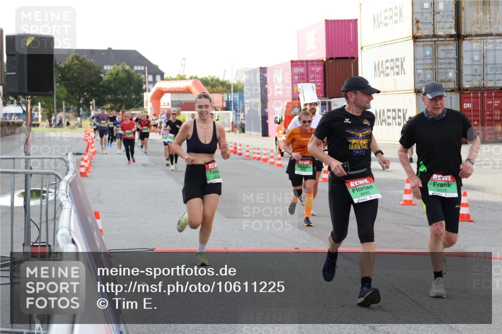 03.10.2026 - Köhlbrandbrückenlauf Tim E. http://msf.ph/oto/10611225 03.10.2026 16:17:05 Ziel 7031, 7291, 7957, 7958, 8034, 8386, 8508, 8574, 8692, 8702, 8798, 8940, 9077 meine-sportfotos.de