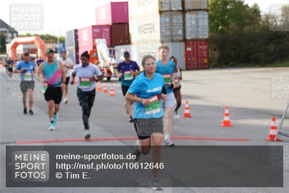 03.10.2026 - Köhlbrandbrückenlauf Tim E. http://msf.ph/oto/10612646 03.10.2026 16:18:27 Ziel 7230, 7246, 7247, 7763, 8435, 8488, 8547, 8572, 8607, 8862, 9275, 9358, 9700 meine-sportfotos.de