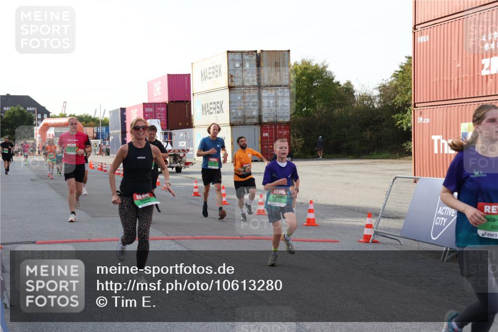 03.10.2026 - Köhlbrandbrückenlauf Tim E. http://msf.ph/oto/10613280 03.10.2026 16:18:55 Ziel 7154, 7155, 7188, 7532, 8108, 8344, 8527, 8553, 8703, 8879, 8914, 9043, 9080, 9150, 9536 meine-sportfotos.de