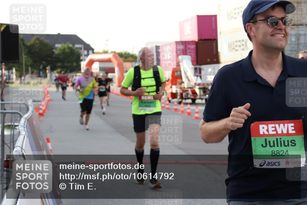 03.10.2026 - Köhlbrandbrückenlauf Tim E. http://msf.ph/oto/10614792 03.10.2026 16:20:04 Ziel 7063, 7249, 7533, 8061, 8590, 8687, 8823, 8824, 8880, 8931, 9600 meine-sportfotos.de