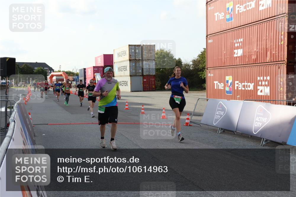 03.10.2026 - Köhlbrandbrückenlauf Tim E. http://msf.ph/oto/10614963 03.10.2026 16:20:09 Ziel 7063, 7533, 8061, 8334, 8438, 8590, 8687, 8931, 9071, 9525 meine-sportfotos.de