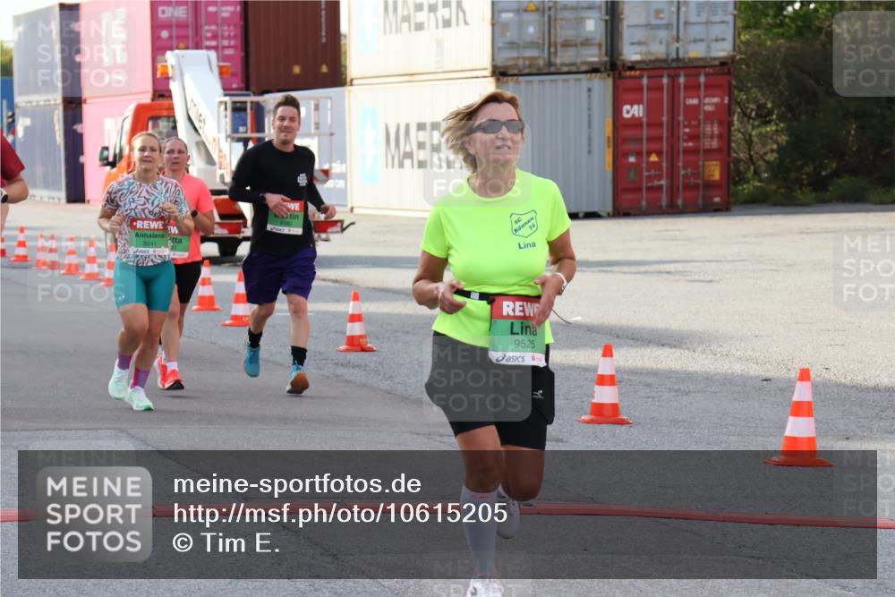 03.10.2026 - Köhlbrandbrückenlauf Tim E. http://msf.ph/oto/10615205 03.10.2026 16:20:17 Ziel 7098, 7466, 7533, 7574, 7681, 8061, 8241, 8308, 8334, 8380, 8438, 8534, 8981, 8982, 9071, 9525, 9529 meine-sportfotos.de