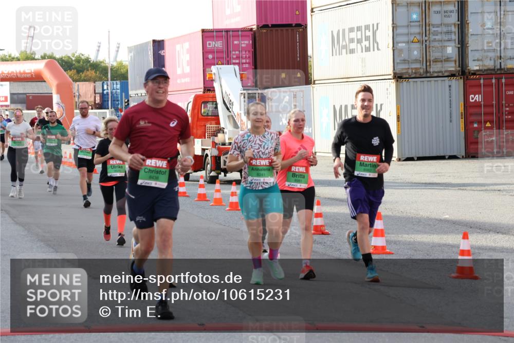 03.10.2026 - Köhlbrandbrückenlauf Tim E. http://msf.ph/oto/10615231 03.10.2026 16:20:18 Ziel 7098, 7466, 7574, 7681, 8241, 8308, 8334, 8380, 8438, 8534, 8981, 8982, 9071, 9525, 9529 meine-sportfotos.de