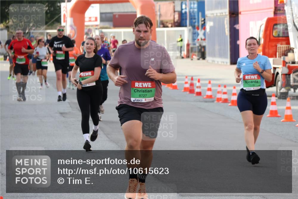 03.10.2026 - Köhlbrandbrückenlauf Tim E. http://msf.ph/oto/10615623 03.10.2026 16:20:37 Ziel 7519, 8250, 8727, 9226, 9501 meine-sportfotos.de