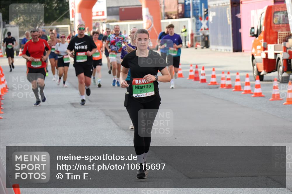 03.10.2026 - Köhlbrandbrückenlauf Tim E. http://msf.ph/oto/10615697 03.10.2026 16:20:40 Ziel 7336, 7519, 7704, 7711, 8364, 8727, 9226, 9501 meine-sportfotos.de
