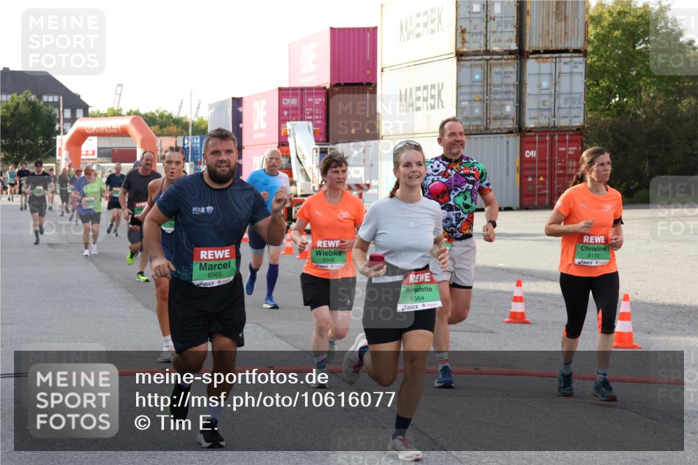 03.10.2026 - Köhlbrandbrückenlauf Tim E. http://msf.ph/oto/10616077 03.10.2026 16:20:54 Ziel 7245, 7301, 7302, 7336, 7448, 7704, 7791, 8364, 8535, 8564, 8565, 8581, 8821, 8948, 8949, 9173, 9593 meine-sportfotos.de