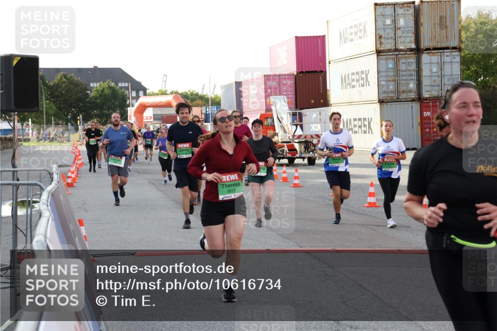 03.10.2026 - Köhlbrandbrückenlauf Tim E. http://msf.ph/oto/10616734 03.10.2026 16:21:15 Ziel 4109, 7341, 7469, 7470, 7902, 7903, 8015, 8546, 8728, 8806, 8812, 8842, 8849, 8860, 8895, 9394 meine-sportfotos.de