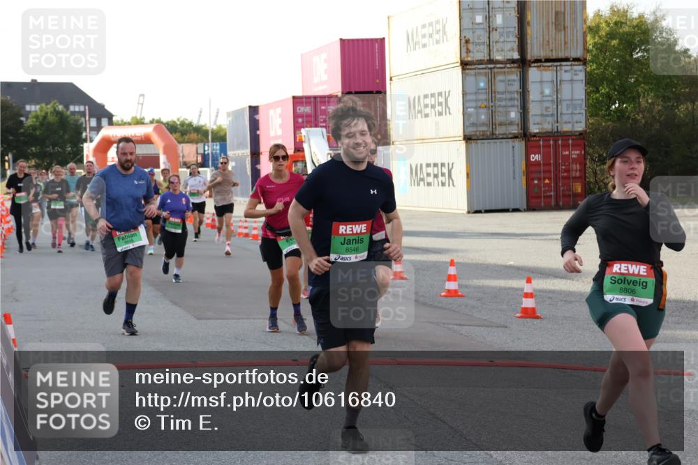 03.10.2026 - Köhlbrandbrückenlauf Tim E. http://msf.ph/oto/10616840 03.10.2026 16:21:18 Ziel 4108, 7097, 7439, 7469, 7470, 7734, 7735, 7738, 7902, 7903, 8015, 8110, 8490, 8546, 8728, 8806, 8842, 8860, 8895, 9394, 9689 meine-sportfotos.de