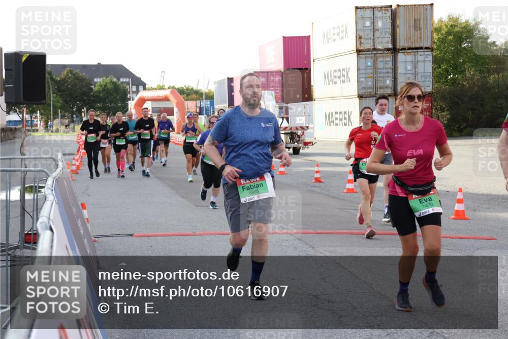 03.10.2026 - Köhlbrandbrückenlauf Tim E. http://msf.ph/oto/10616907 03.10.2026 16:21:21 Ziel 4108, 7097, 7439, 7469, 7470, 7734, 7735, 7738, 7902, 7903, 8110, 8490, 8546, 8708, 8728, 8806, 8842, 8845, 8860, 8895, 9000, 9394, 9689, 9739, 9740 meine-sportfotos.de