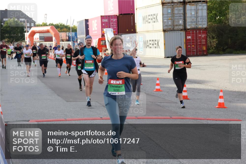 03.10.2026 - Köhlbrandbrückenlauf Tim E. http://msf.ph/oto/10617247 03.10.2026 16:21:35 Ziel 7079, 7252, 7432, 7435, 8399, 8407, 8580, 8899, 9079, 9201, 9203, 9227, 9233, 9261, 9301, 9327, 9699, 9739, 9740 meine-sportfotos.de