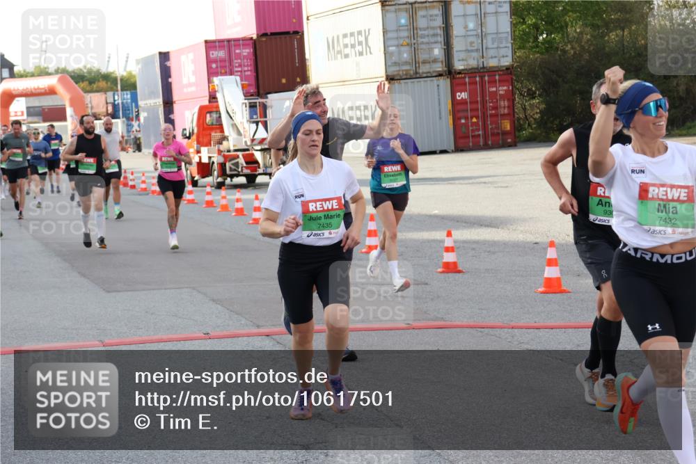 03.10.2026 - Köhlbrandbrückenlauf Tim E. http://msf.ph/oto/10617501 03.10.2026 16:21:43 Ziel 7028, 7151, 7252, 7432, 7435, 7651, 8580, 8609, 8878, 9079, 9095, 9147, 9227, 9261, 9301, 9473 meine-sportfotos.de