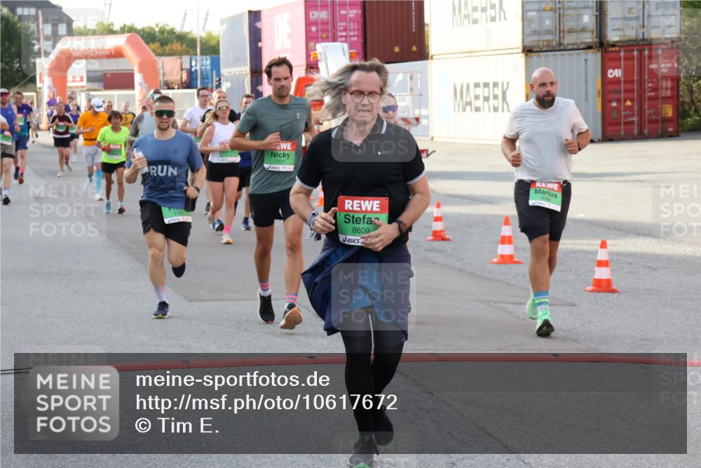 03.10.2026 - Köhlbrandbrückenlauf Tim E. http://msf.ph/oto/10617672 03.10.2026 16:21:50 Ziel 7028, 7134, 7151, 7156, 7218, 7487, 7651, 7834, 7926, 8591, 8609, 8695, 8878, 9095, 9147, 9309, 9310, 9473, 9474, 9691 meine-sportfotos.de