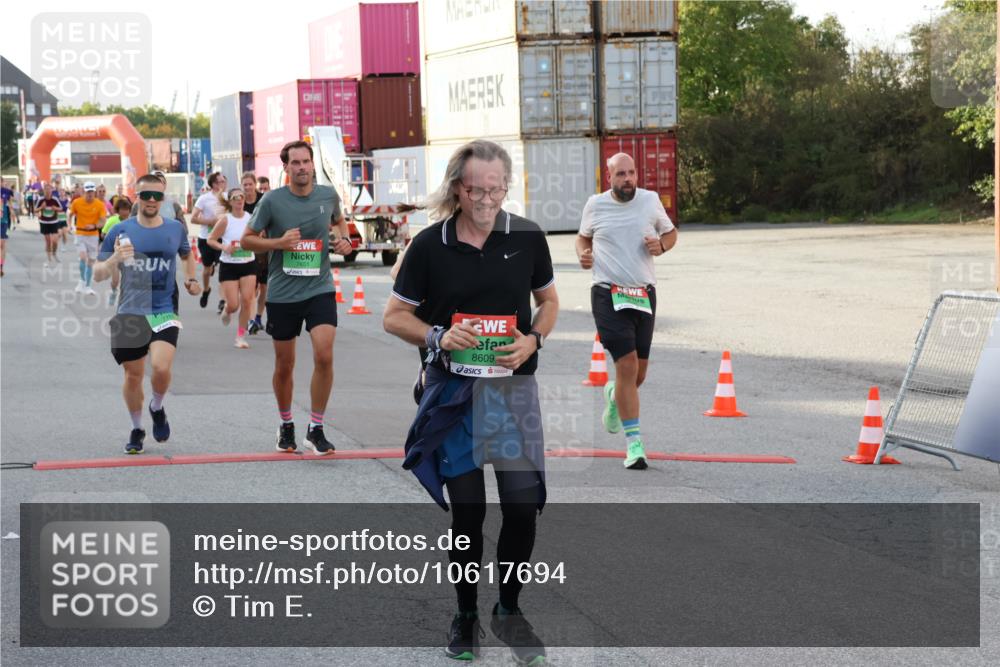 03.10.2026 - Köhlbrandbrückenlauf Tim E. http://msf.ph/oto/10617694 03.10.2026 16:21:51 Ziel 7028, 7134, 7151, 7156, 7218, 7487, 7651, 7834, 7926, 8436, 8591, 8609, 8695, 9095, 9147, 9309, 9310, 9473, 9474, 9691 meine-sportfotos.de