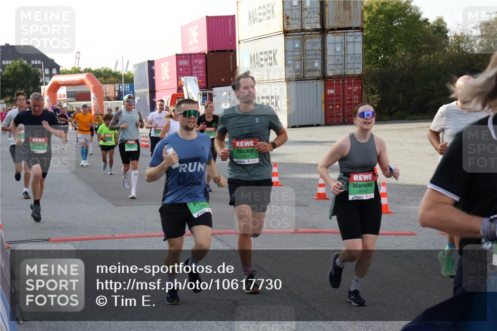 03.10.2026 - Köhlbrandbrückenlauf Tim E. http://msf.ph/oto/10617730 03.10.2026 16:21:52 Ziel 7134, 7151, 7156, 7200, 7201, 7218, 7487, 7651, 7834, 7926, 8436, 8591, 8609, 8695, 9095, 9147, 9309, 9310, 9473, 9474, 9691 meine-sportfotos.de