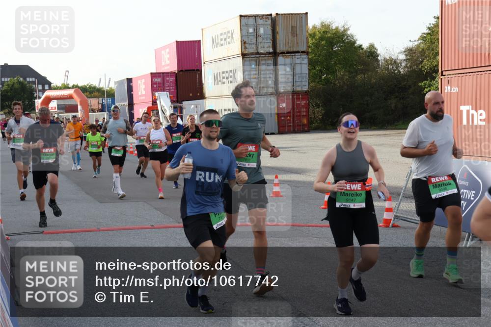03.10.2026 - Köhlbrandbrückenlauf Tim E. http://msf.ph/oto/10617742 03.10.2026 16:21:53 Ziel 7134, 7151, 7156, 7200, 7201, 7218, 7487, 7651, 7834, 7926, 8436, 8591, 8609, 8695, 9095, 9147, 9307, 9309, 9310, 9474, 9691 meine-sportfotos.de