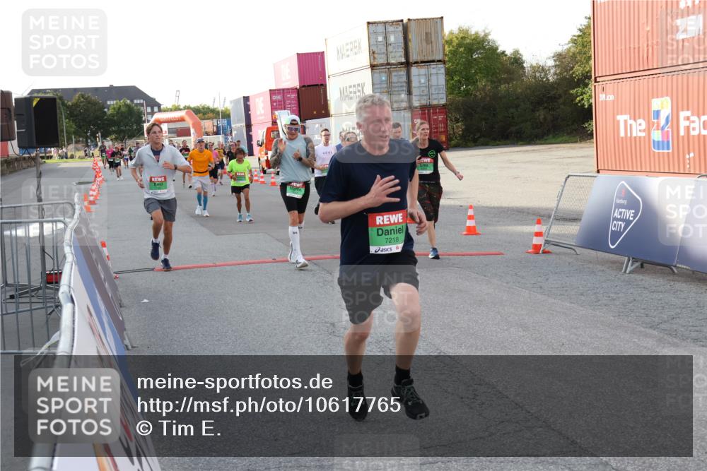 03.10.2026 - Köhlbrandbrückenlauf Tim E. http://msf.ph/oto/10617765 03.10.2026 16:21:55 Ziel 7134, 7151, 7156, 7200, 7201, 7218, 7487, 7651, 7834, 7926, 8436, 8591, 8695, 9014, 9015, 9095, 9147, 9245, 9307, 9309, 9310, 9392, 9474, 9691 meine-sportfotos.de