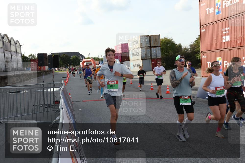 03.10.2026 - Köhlbrandbrückenlauf Tim E. http://msf.ph/oto/10617841 03.10.2026 16:21:57 Ziel 7134, 7156, 7200, 7201, 7218, 7487, 7834, 7926, 8436, 8591, 8695, 9014, 9015, 9245, 9307, 9309, 9310, 9392, 9474, 9691 meine-sportfotos.de