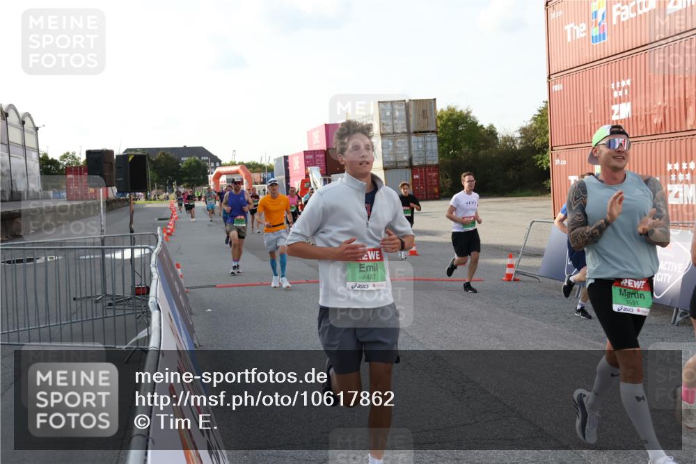 03.10.2026 - Köhlbrandbrückenlauf Tim E. http://msf.ph/oto/10617862 03.10.2026 16:21:58 Ziel 7134, 7140, 7156, 7200, 7201, 7218, 7485, 7487, 7834, 7926, 8436, 8591, 8695, 9014, 9015, 9245, 9307, 9309, 9310, 9392, 9474, 9691 meine-sportfotos.de
