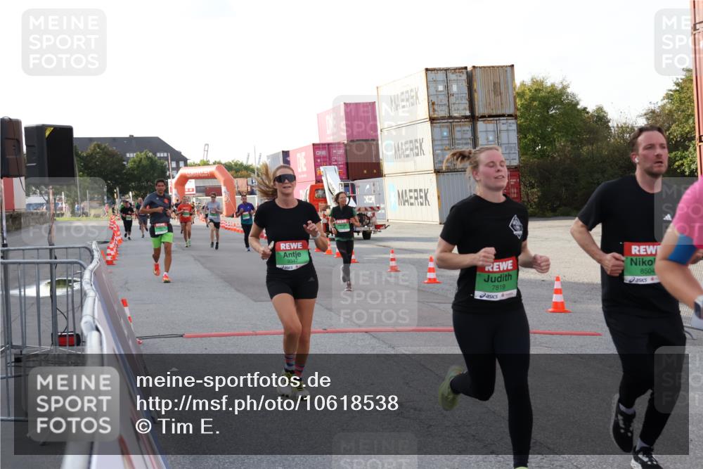 03.10.2026 - Köhlbrandbrückenlauf Tim E. http://msf.ph/oto/10618538 03.10.2026 16:22:17 Ziel 7163, 7229, 7793, 7819, 7890, 8414, 8474, 8504, 8639, 8983, 9178, 9347, 9386 meine-sportfotos.de
