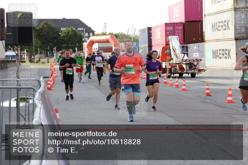 03.10.2026 - Köhlbrandbrückenlauf Tim E. http://msf.ph/oto/10618828 03.10.2026 16:22:29 Ziel 7530, 7945, 7988, 7992, 8414, 8991, 9386, 9402, 9487, 9789, 9832, 9834 meine-sportfotos.de