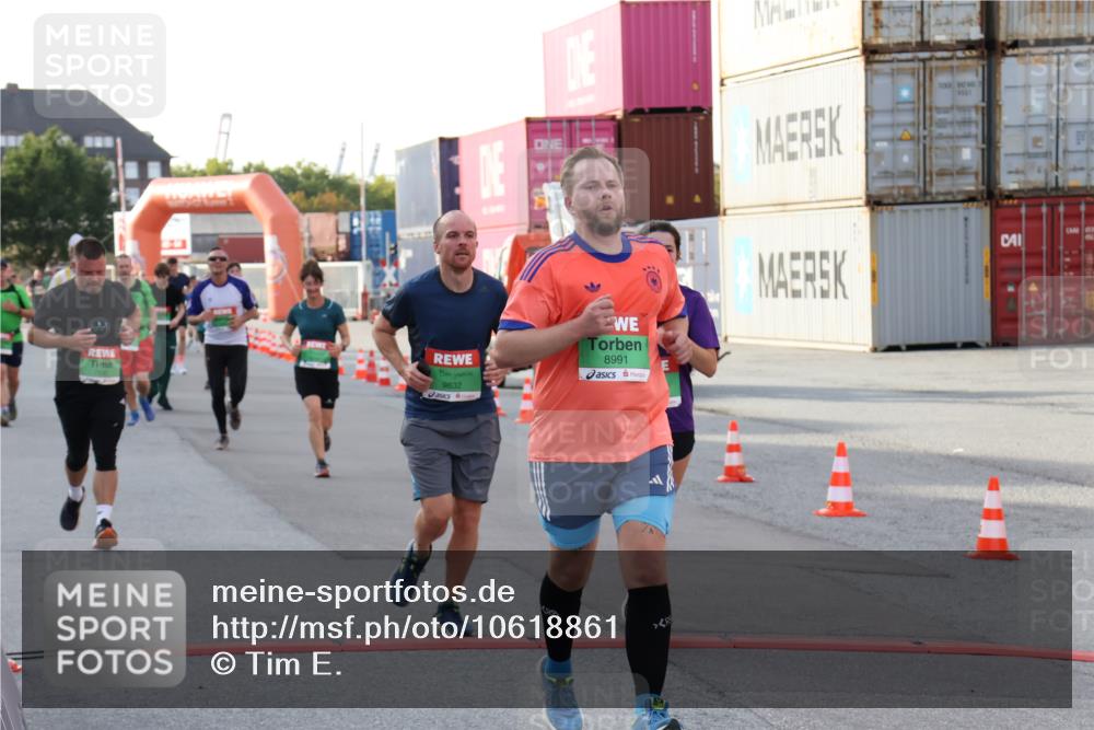 03.10.2026 - Köhlbrandbrückenlauf Tim E. http://msf.ph/oto/10618861 03.10.2026 16:22:30 Ziel 7530, 7945, 7988, 7992, 8414, 8991, 9386, 9402, 9487, 9546, 9562, 9789, 9832, 9834 meine-sportfotos.de