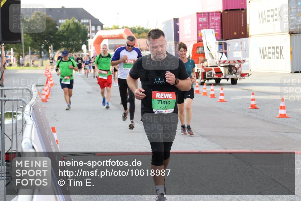 03.10.2026 - Köhlbrandbrückenlauf Tim E. http://msf.ph/oto/10618987 03.10.2026 16:22:34 Ziel 7530, 7988, 7992, 8701, 8991, 9402, 9487, 9546, 9562, 9789, 9832, 9834 meine-sportfotos.de