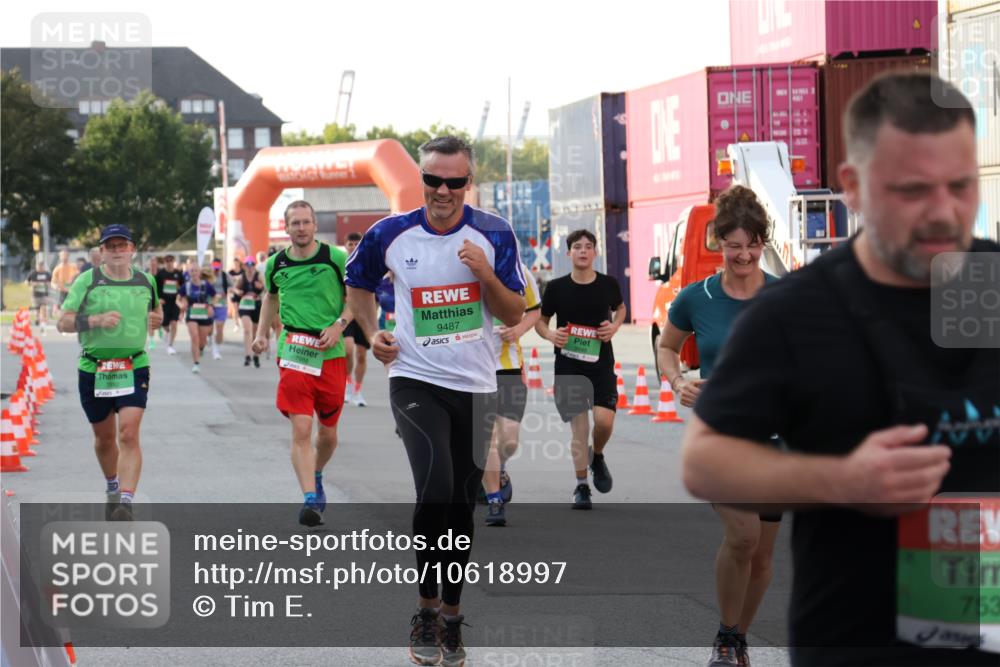 03.10.2026 - Köhlbrandbrückenlauf Tim E. http://msf.ph/oto/10618997 03.10.2026 16:22:35 Ziel 7530, 7988, 7992, 8701, 9402, 9487, 9546, 9562, 9789, 9832, 9834 meine-sportfotos.de