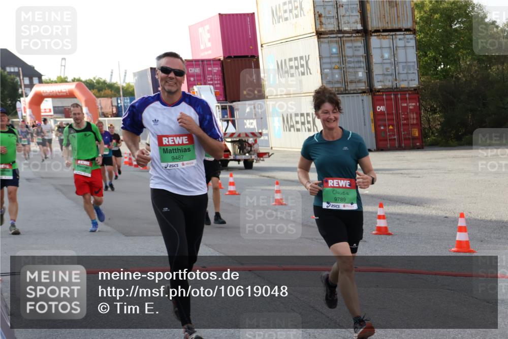 03.10.2026 - Köhlbrandbrückenlauf Tim E. http://msf.ph/oto/10619048 03.10.2026 16:22:37 Ziel 7530, 7988, 7992, 8345, 8419, 8701, 9402, 9487, 9546, 9562, 9789 meine-sportfotos.de