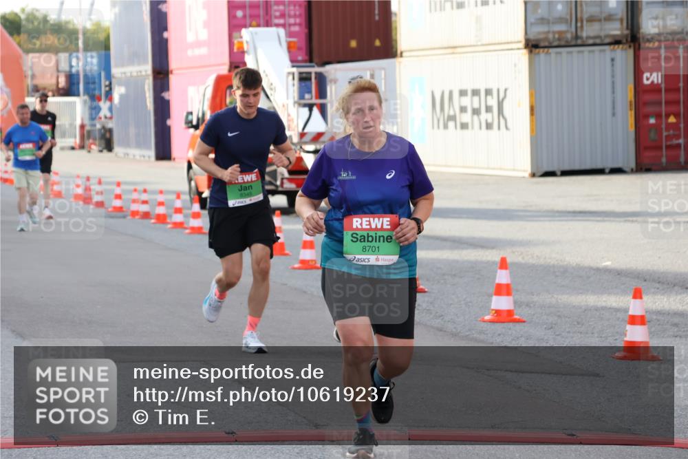 03.10.2026 - Köhlbrandbrückenlauf Tim E. http://msf.ph/oto/10619237 03.10.2026 16:22:44 Ziel 8210, 8345, 8419, 8701, 9546, 9561, 9562, 9654 meine-sportfotos.de