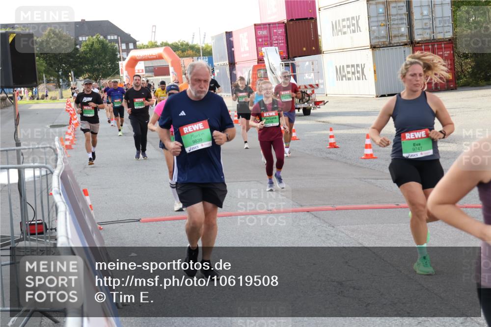 03.10.2026 - Köhlbrandbrückenlauf Tim E. http://msf.ph/oto/10619508 03.10.2026 16:23:00 Ziel 7481, 8130, 8424, 8425, 8536, 8568, 8579, 8681, 8759, 8769, 8792, 8838, 8853, 8854, 9112, 9287, 9435, 9452, 9512, 9582, 9719, 9747, 9839 meine-sportfotos.de