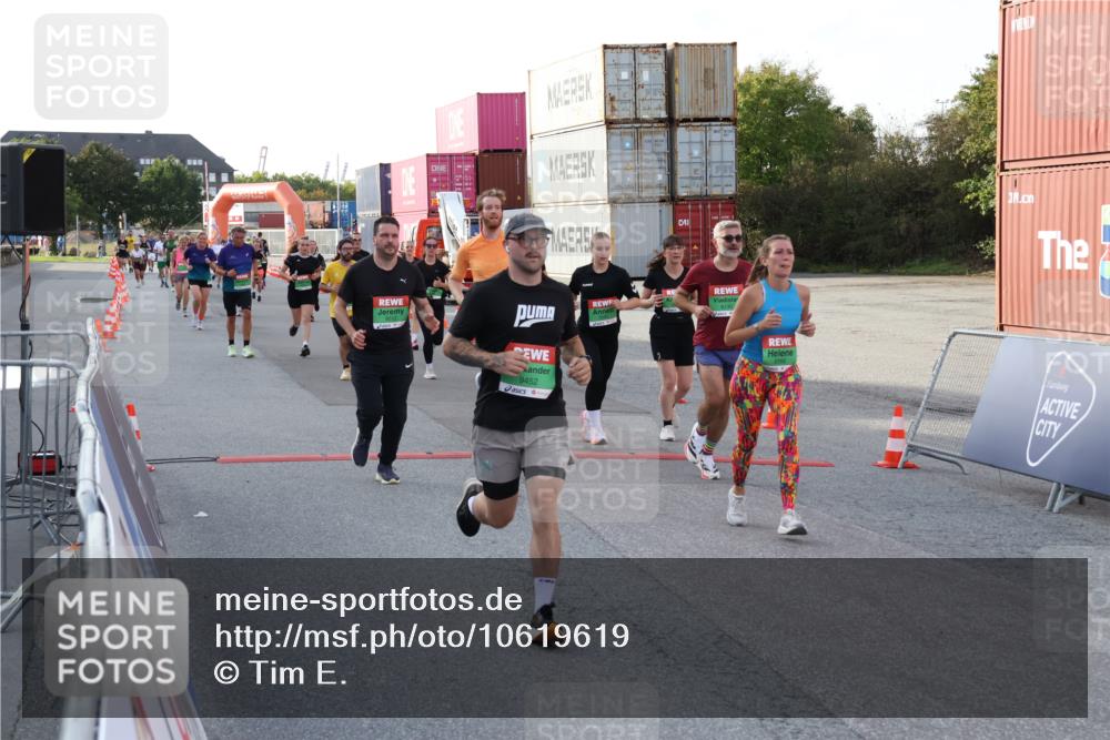 03.10.2026 - Köhlbrandbrückenlauf Tim E. http://msf.ph/oto/10619619 03.10.2026 16:23:04 Ziel 7481, 7576, 8130, 8536, 8562, 8568, 8579, 8681, 8759, 8769, 8792, 8838, 8853, 8854, 9112, 9287, 9452, 9512, 9582, 9681 meine-sportfotos.de