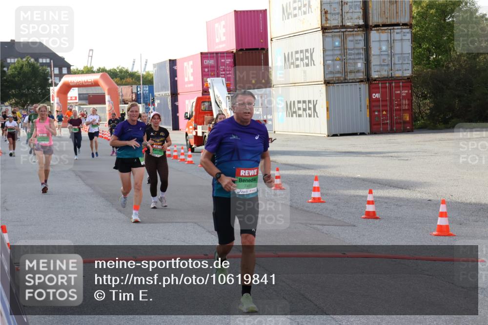 03.10.2026 - Köhlbrandbrückenlauf Tim E. http://msf.ph/oto/10619841 03.10.2026 16:23:10 Ziel 7137, 7481, 7576, 8562, 8625, 8681, 8698, 8759, 8769, 8792, 8853, 8854, 9112, 9681 meine-sportfotos.de