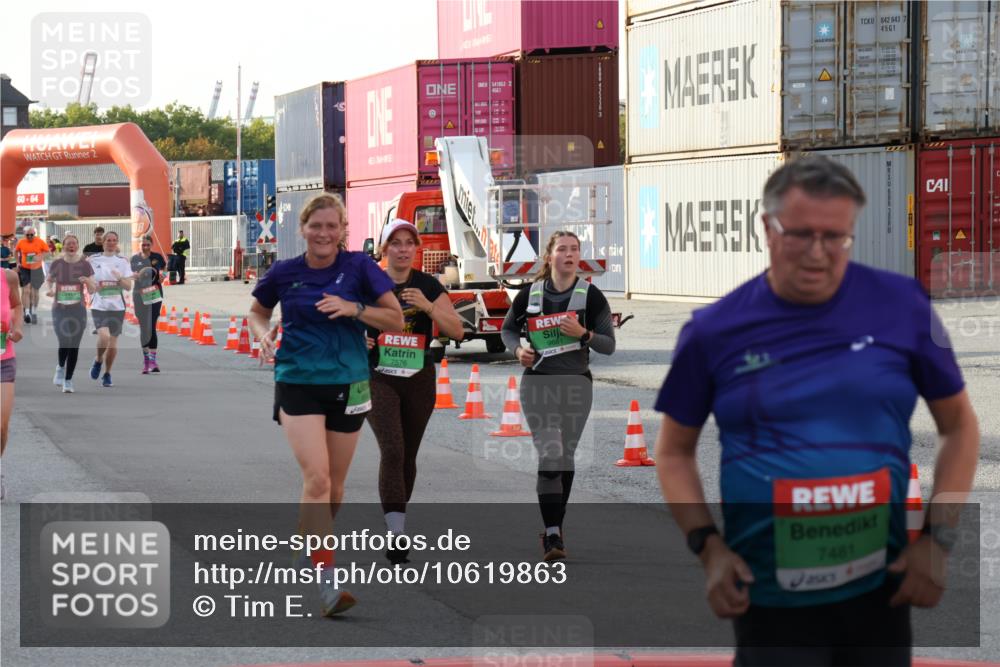 03.10.2026 - Köhlbrandbrückenlauf Tim E. http://msf.ph/oto/10619863 03.10.2026 16:23:11 Ziel 7137, 7481, 7576, 8562, 8625, 8681, 8698, 8759, 8769, 8792, 8853, 8854, 9112, 9121, 9681 meine-sportfotos.de