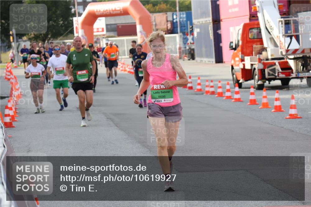 03.10.2026 - Köhlbrandbrückenlauf Tim E. http://msf.ph/oto/10619927 03.10.2026 16:23:14 Ziel 7137, 7342, 7576, 7894, 8562, 8625, 8698, 9121, 9681 meine-sportfotos.de