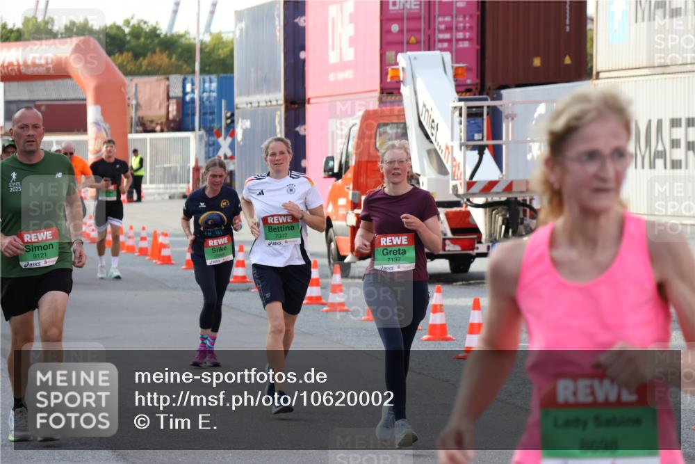03.10.2026 - Köhlbrandbrückenlauf Tim E. http://msf.ph/oto/10620002 03.10.2026 16:23:17 Ziel 7090, 7137, 7342, 7553, 7576, 7894, 8562, 8625, 8698, 9121, 9464, 9681 meine-sportfotos.de