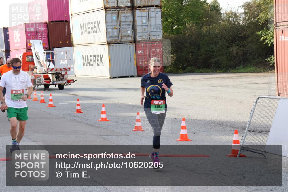 03.10.2026 - Köhlbrandbrückenlauf Tim E. http://msf.ph/oto/10620205 03.10.2026 16:23:24 Ziel 7090, 7137, 7184, 7287, 7342, 7553, 7652, 7894, 8507, 8596, 8922, 8926, 9065, 9121, 9152, 9317, 9328, 9464, 9801 meine-sportfotos.de