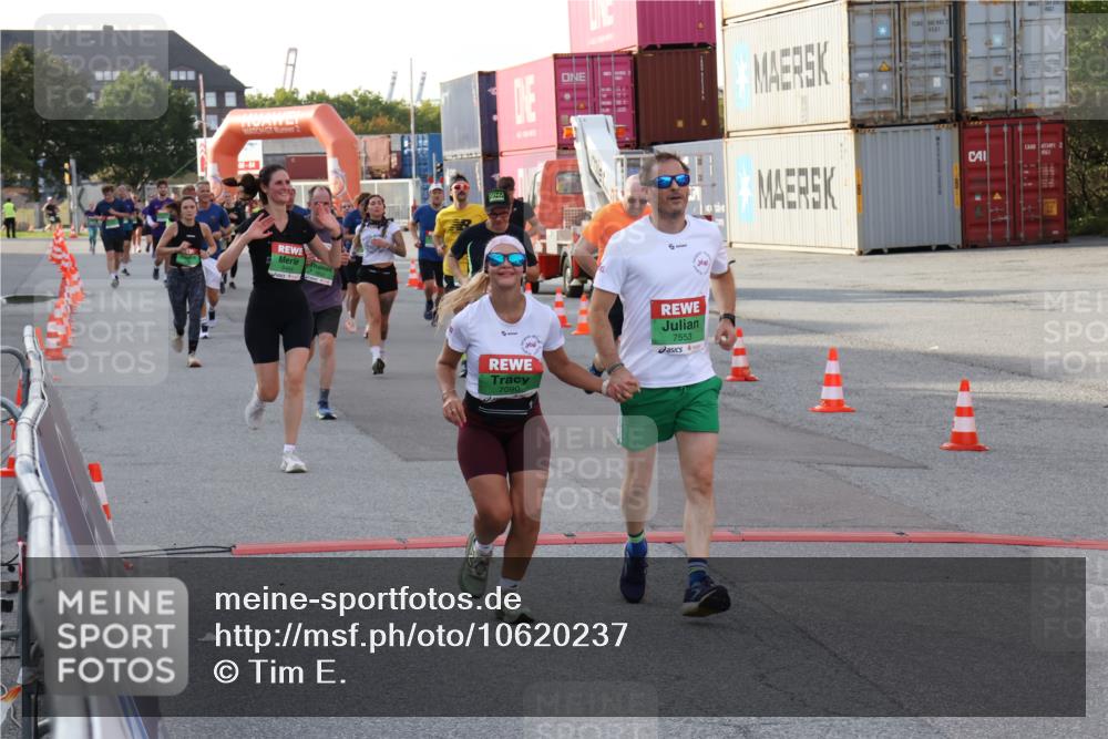 03.10.2026 - Köhlbrandbrückenlauf Tim E. http://msf.ph/oto/10620237 03.10.2026 16:23:25 Ziel 7090, 7184, 7287, 7342, 7553, 7652, 7894, 8507, 8596, 8762, 8922, 8926, 9065, 9121, 9152, 9317, 9328, 9464, 9741, 9801 meine-sportfotos.de