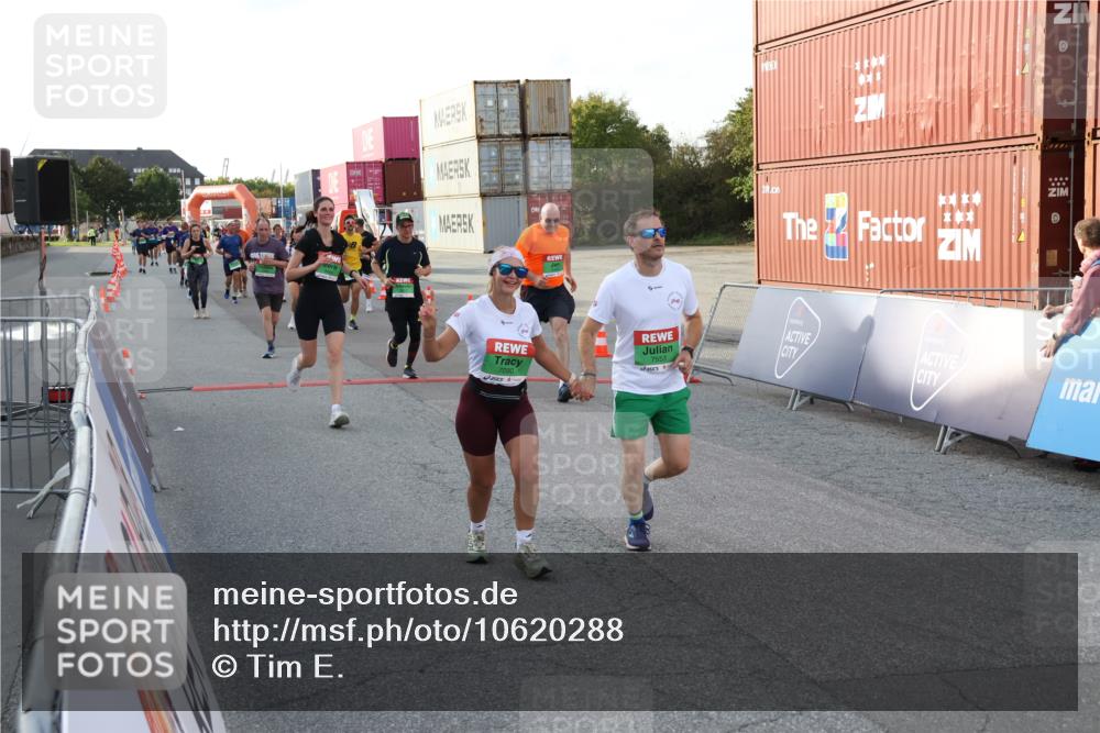 03.10.2026 - Köhlbrandbrückenlauf Tim E. http://msf.ph/oto/10620288 03.10.2026 16:23:27 Ziel 7090, 7184, 7287, 7553, 7652, 7894, 8507, 8596, 8762, 8922, 8926, 9065, 9139, 9152, 9317, 9328, 9464, 9741, 9801 meine-sportfotos.de